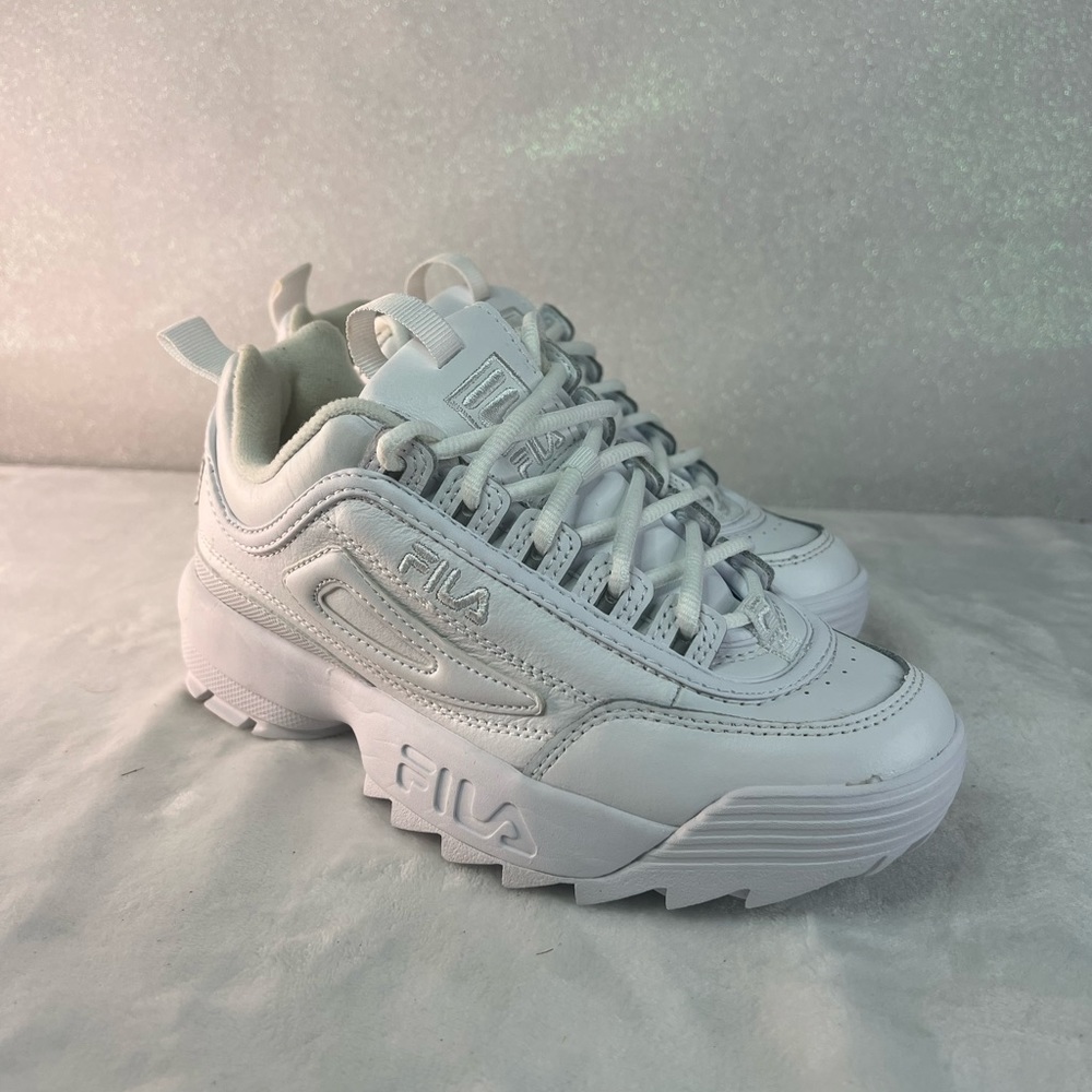 6 1/2 woman’s Fila White